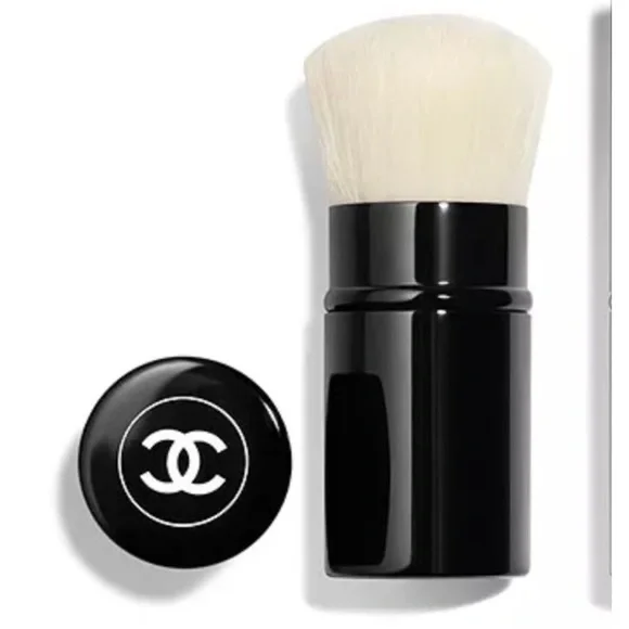 LES PINCEAUX DE CHANEL
Retractable Kabuki Brush N°108
 CHANEL RETRACTABLE NIB - Picture 2 of 2